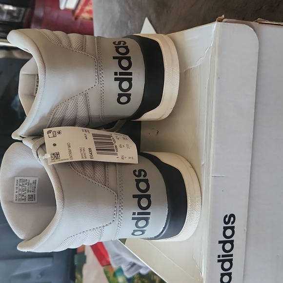Adidas Entrap Mid basketball shoes - Picture 4 of 5